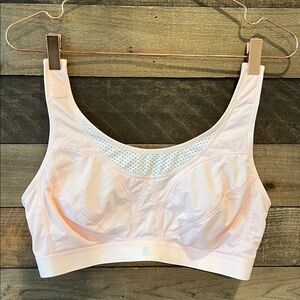 Sweaty Betty Women's Ultra Run Wireless Sports Bra in Baby Pink